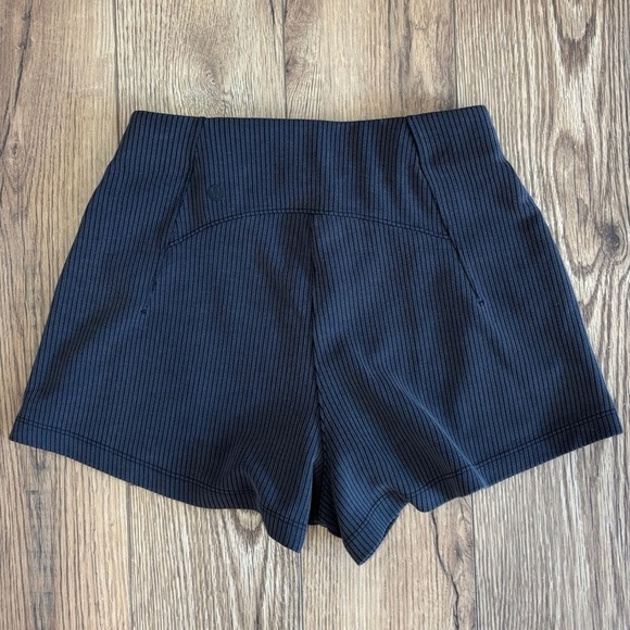 lululemon athletica Pants - Lululemon Ribbed Softstreme High Rise Shorts 2" Size 2 In Dark Gray